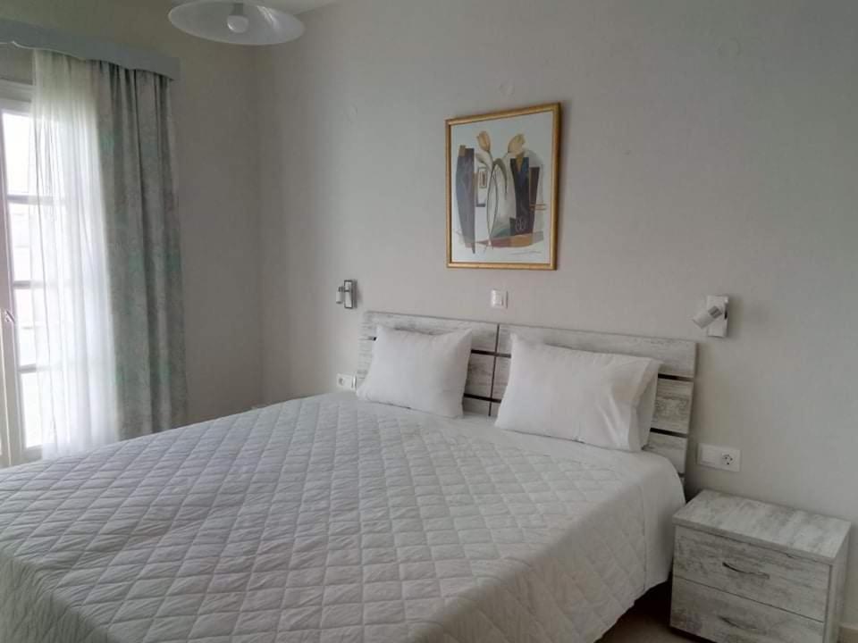 Mare Monte Hotel Иос Хора Екстериор снимка